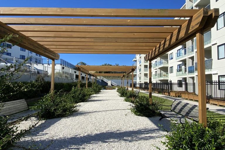 Photo of property in Apollo Apartments, 201/46 Rosedale Road, Rosedale, Auckland, 0632