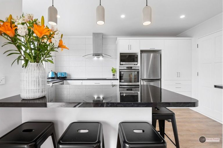 Photo of property in 33b Pekanga Road, Normandale, Lower Hutt, 5010