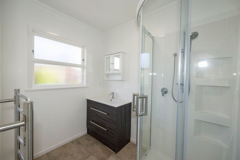 Photo of property in 2/3 Onepoto Road, Hauraki, Auckland, 0622