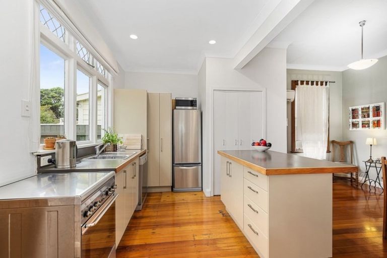 Photo of property in 33 Te Whiti Street, Kilbirnie, Wellington, 6022