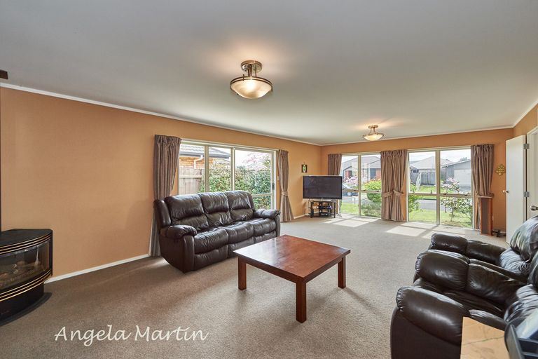 Photo of property in 18 Meridian Grove, Kelvin Grove, Palmerston North, 4414