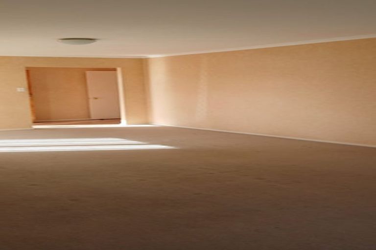 Photo of property in 14 Harobed Place, Weymouth, Auckland, 2103