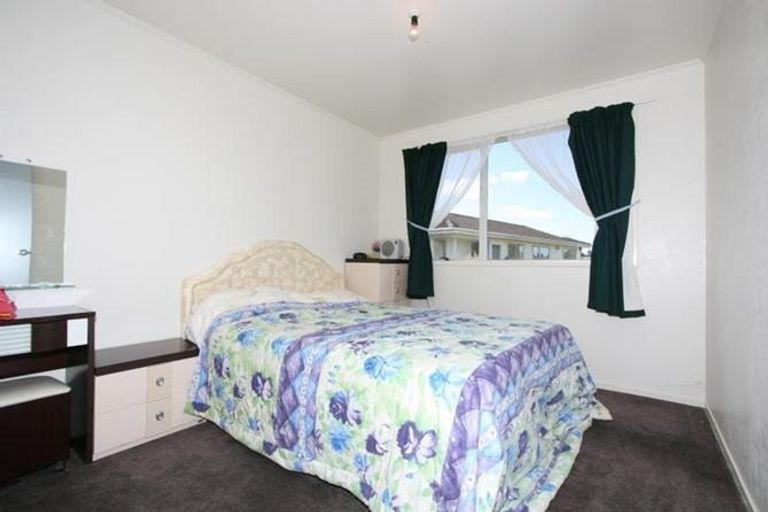 Photo of property in 27 Lisa Rise, Half Moon Bay, Auckland, 2012