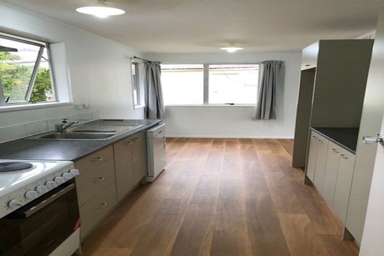 Photo of property in 42 Pisces Road, Glen Eden, Auckland, 0602