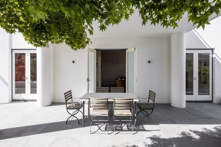 Photo of property in 2 Garden Road, Merivale, Christchurch, 8014