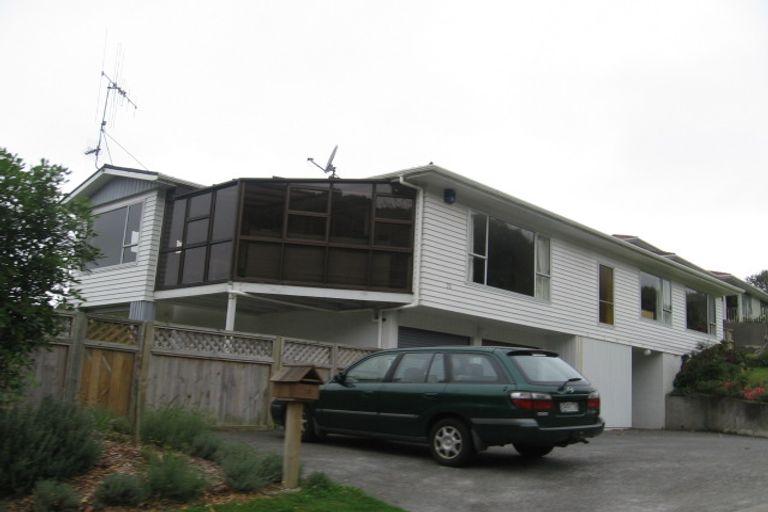 Photo of property in 20 Greyfriars Crescent, Tawa, Wellington, 5028