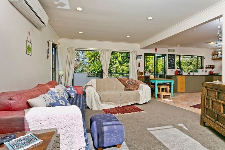 Photo of property in 2/710 East Coast Road, Milford, Auckland, 0620