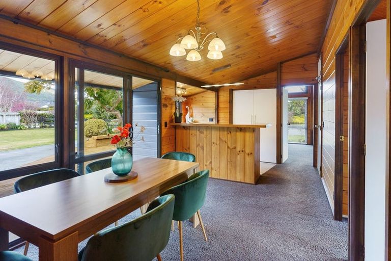 Photo of property in 21 Awanui Drive, Waikanae, 5036