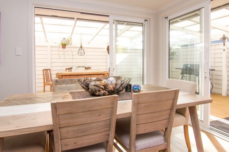 Photo of property in 4 Redwood Grove, Hokowhitu, Palmerston North, 4410