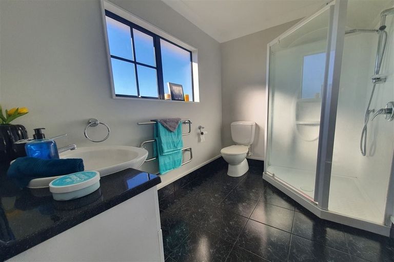 Photo of property in 17 Claverton Grove, Churton Park, Wellington, 6037