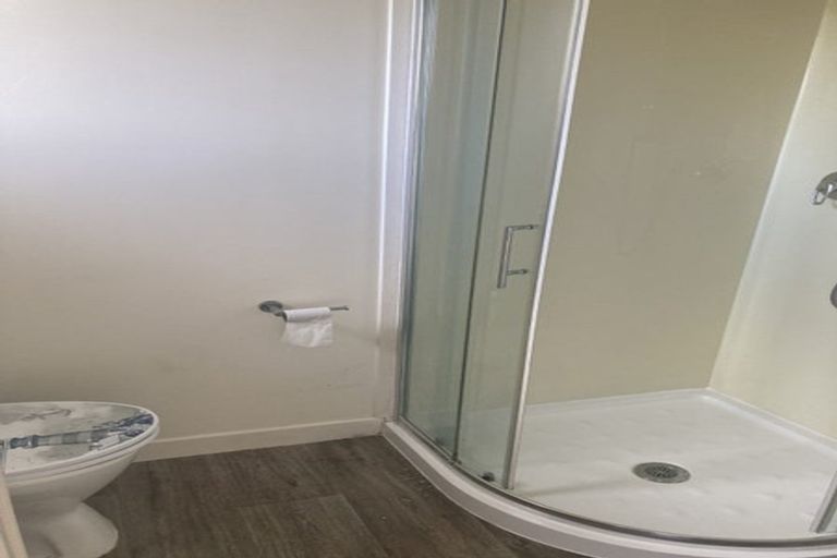 Photo of property in 936 East Coast Road, Northcross, Auckland, 0630