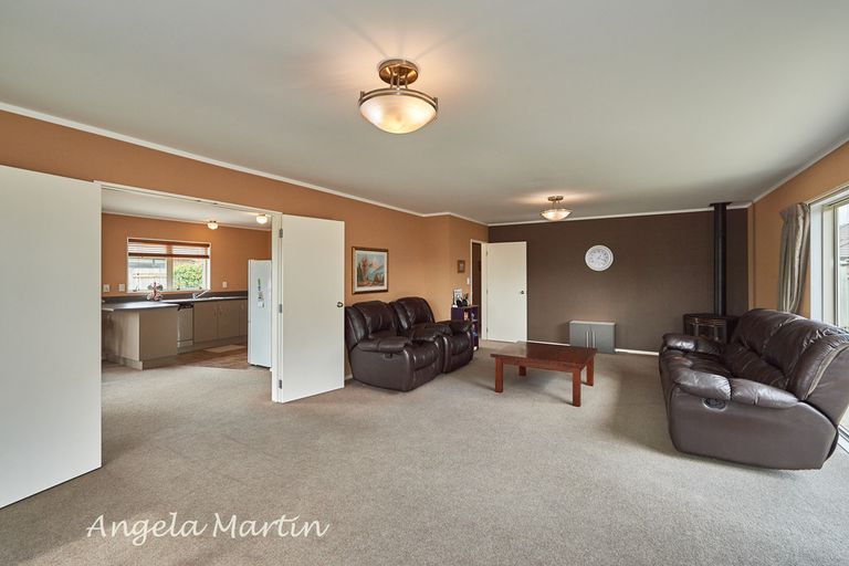 Photo of property in 18 Meridian Grove, Kelvin Grove, Palmerston North, 4414