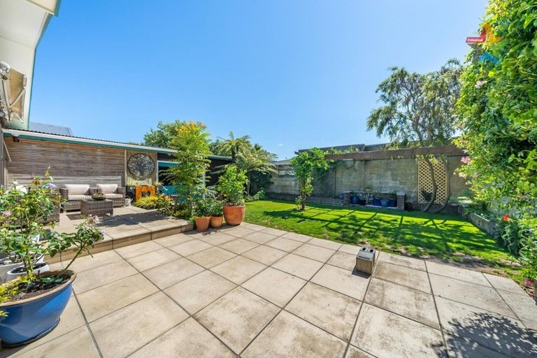 Photo of property in 27 Holyoake Crescent, Avalon, Lower Hutt, 5011