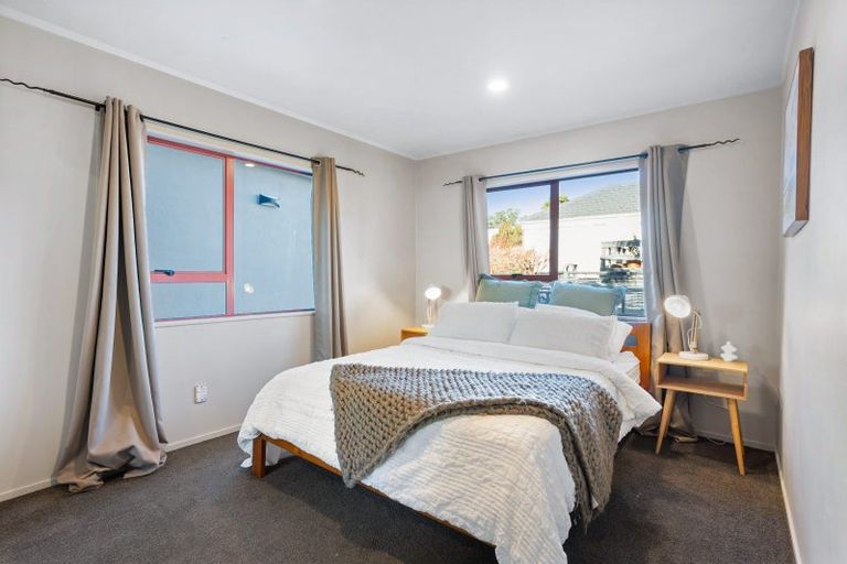Photo of property in 13a Cliff View Drive, Green Bay, Auckland, 0604