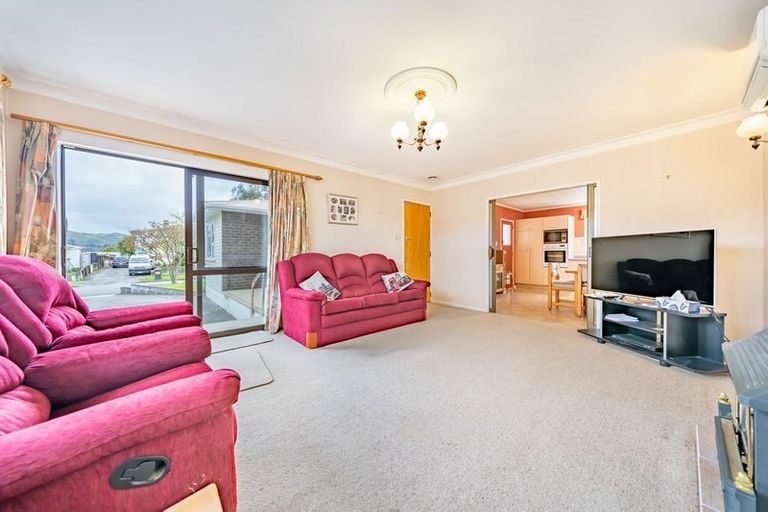 Photo of property in 6 Pencarrow Crescent, Wainuiomata, Lower Hutt, 5014