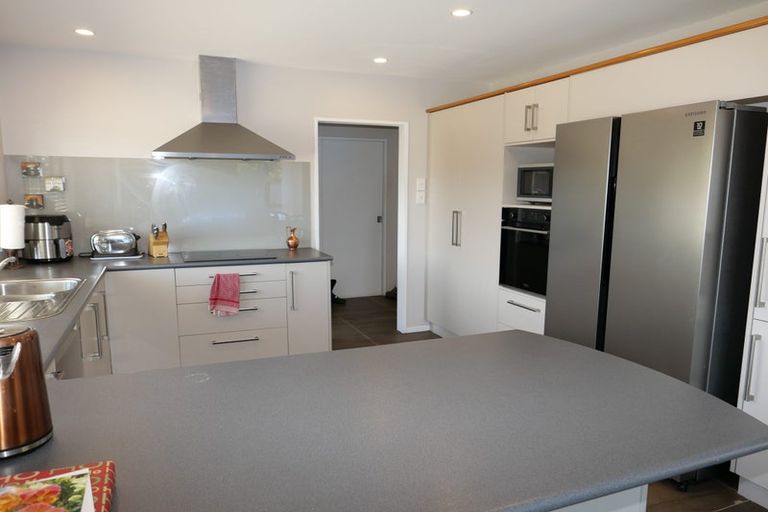 Photo of property in 10 Lorna Irene Drive, Raumati South, Paraparaumu, 5032