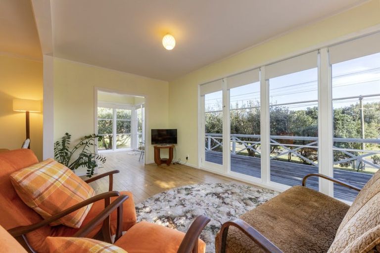 Photo of property in 49 North Piha Road, Piha, New Lynn, 0772