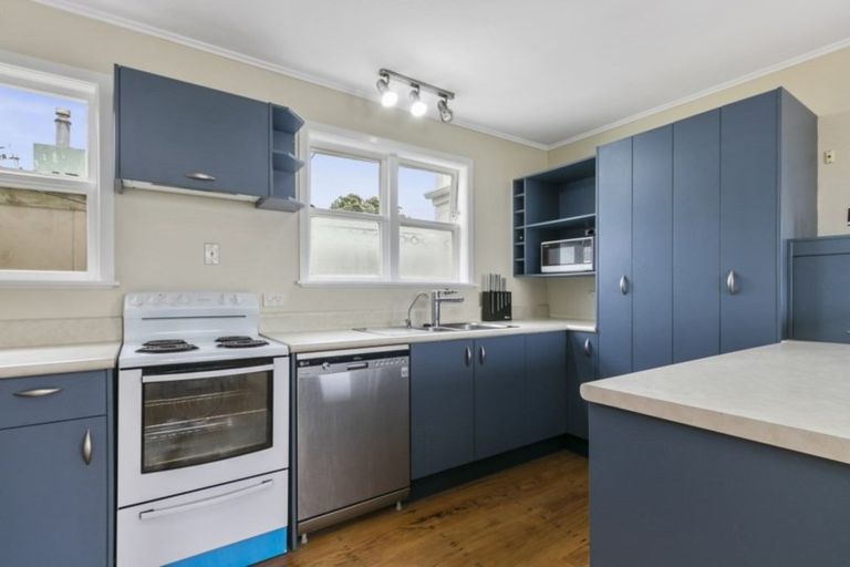 Photo of property in 206b Miromiro Road, Normandale, Lower Hutt, 5010