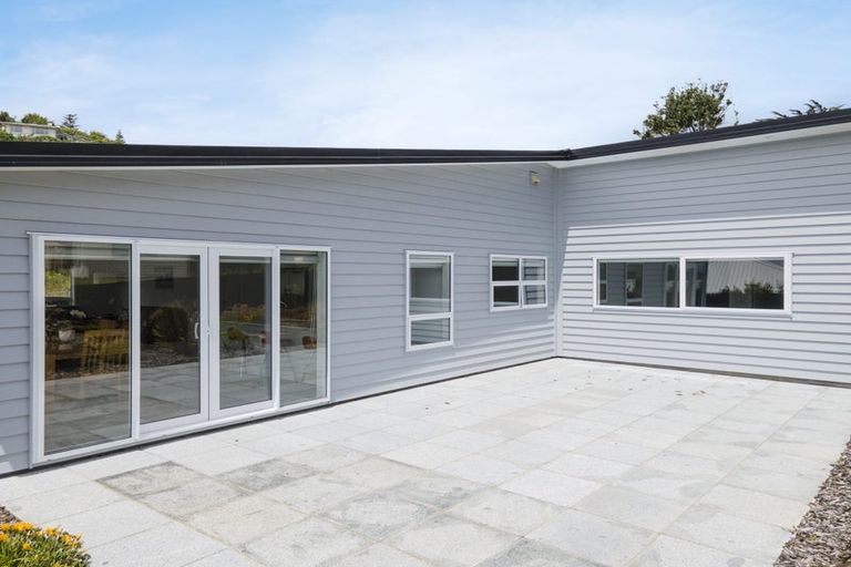 Photo of property in 16 Prestbury Grove, Churton Park, Wellington, 6037