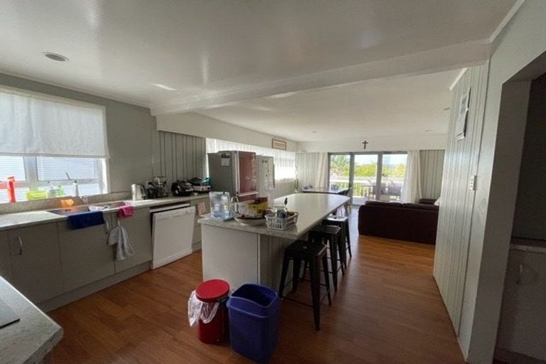Photo of property in 23 Tobruk Crescent, Milford, Auckland, 0620