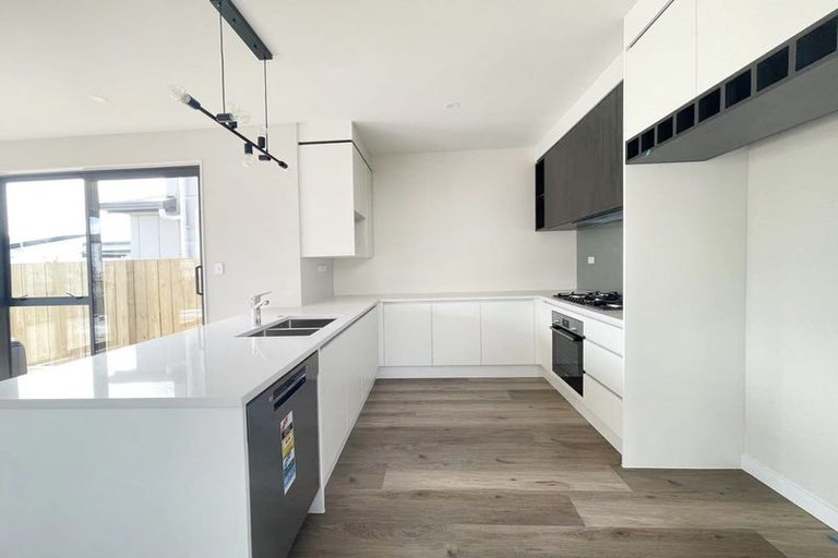 Photo of property in 20 Pohewa Road, Silverdale, 0932