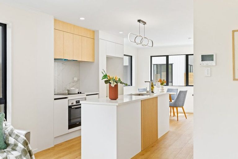 Photo of property in 6/113 Beach Road, Te Atatu Peninsula, 0610
