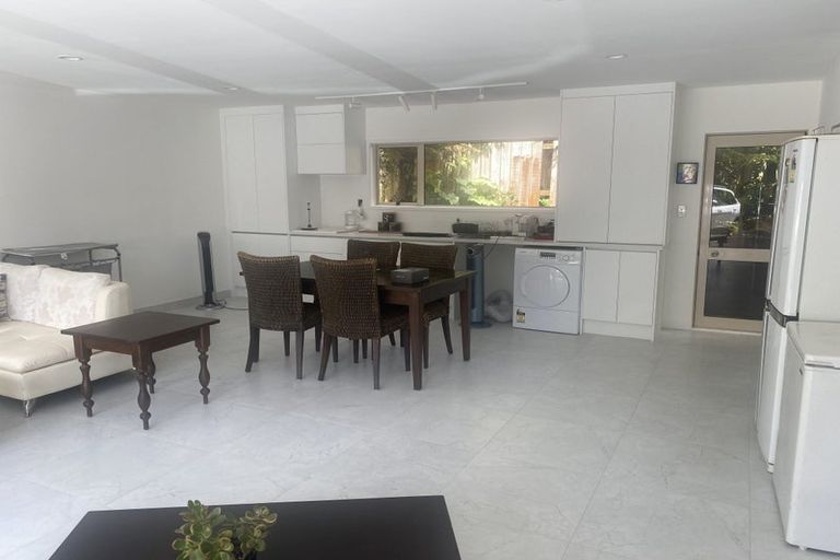 Photo of property in 1/100 Saddleback Rise, Murrays Bay, Auckland, 0630