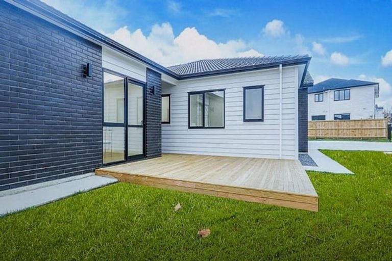 Photo of property in 3 Rossbeg Lane, Flat Bush, Auckland, 2019