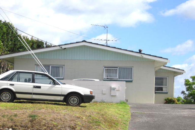 Photo of property in 2/114 Sunset Road, Unsworth Heights, Auckland, 0632