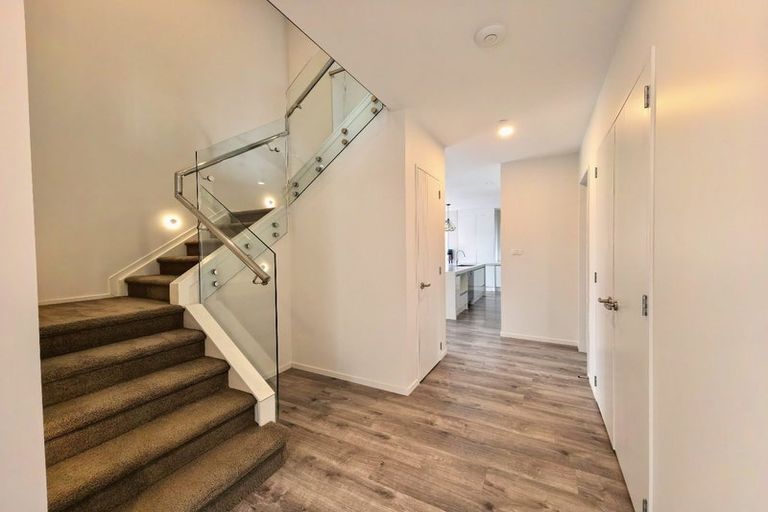 Photo of property in 8b Albany Highway, Greenhithe, Auckland, 0632