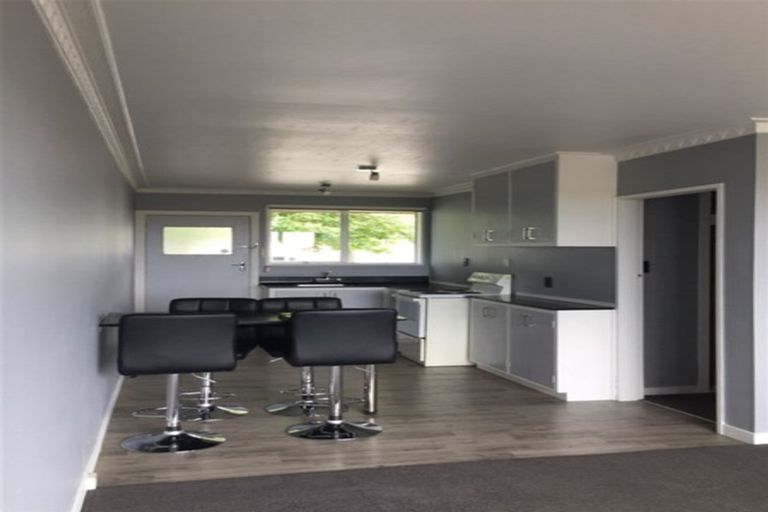 Photo of property in 2/52 Mortlake Street, Islington, Christchurch, 8042