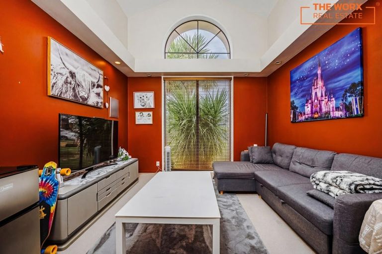 Photo of property in 22 Gillard Place, Eastern Beach, Auckland, 2012