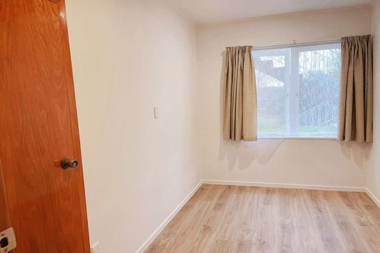 Photo of property in 3 Trinidad Road, Sunnynook, Auckland, 0620