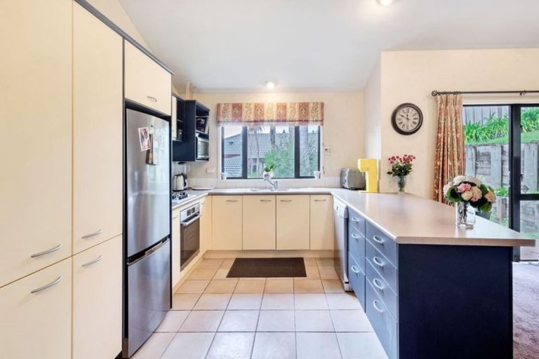 Photo of property in 22 Kate Sheppard Avenue, Torbay, Auckland, 0630