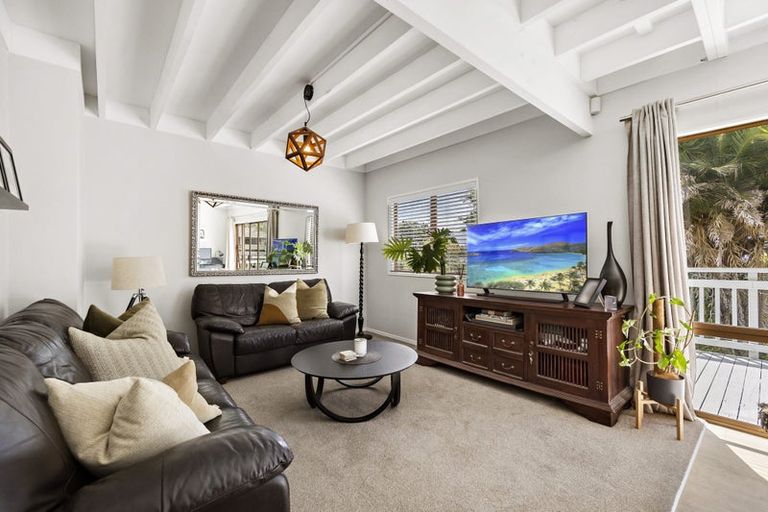 Photo of property in 3/1 Mulberry Place, Glenfield, Auckland, 0629