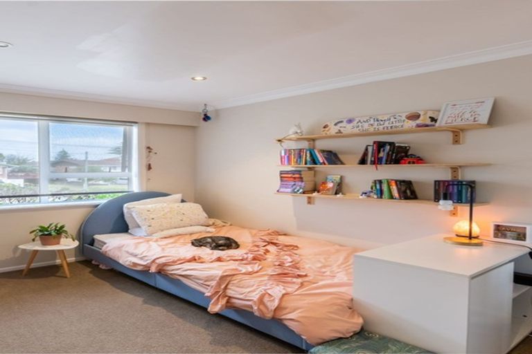 Photo of property in 38 Lynmore Drive, Hillpark, Auckland, 2102