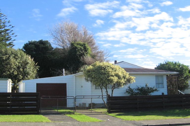 Photo of property in 103 Norfolk Crescent, Otaki Beach, Otaki, 5512