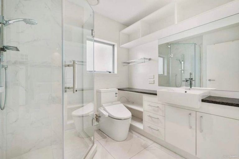 Photo of property in 7e/60 Masons Road, Oteha, Auckland, 0632