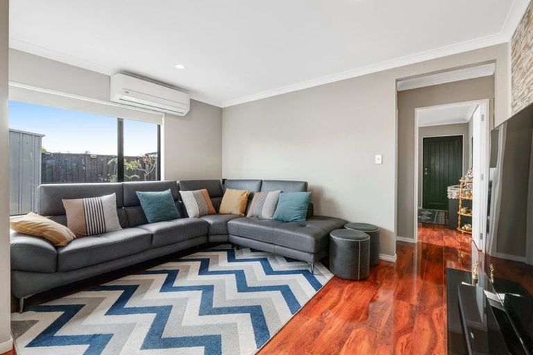 Photo of property in 2/26 James Street, Bayview, Auckland, 0629