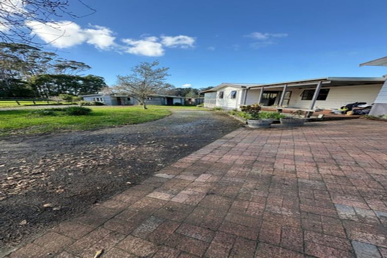 Photo of property in 240 Riverhead Road, Kumeu, 0892