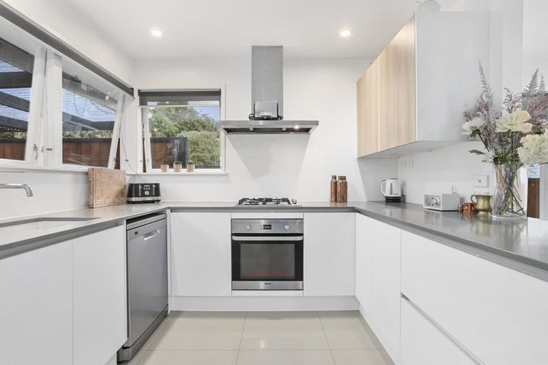 Photo of property in 4 Mariana Place, Glen Eden, Auckland, 0602