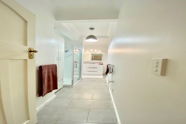 Photo of property in 145 Kelburn Parade, Kelburn, Wellington, 6012