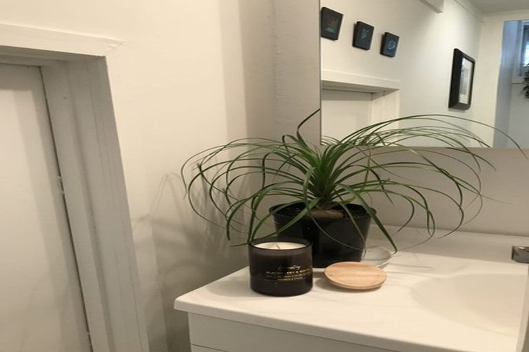 Photo of property in 44 Colmar Road, Mellons Bay, Auckland, 2014