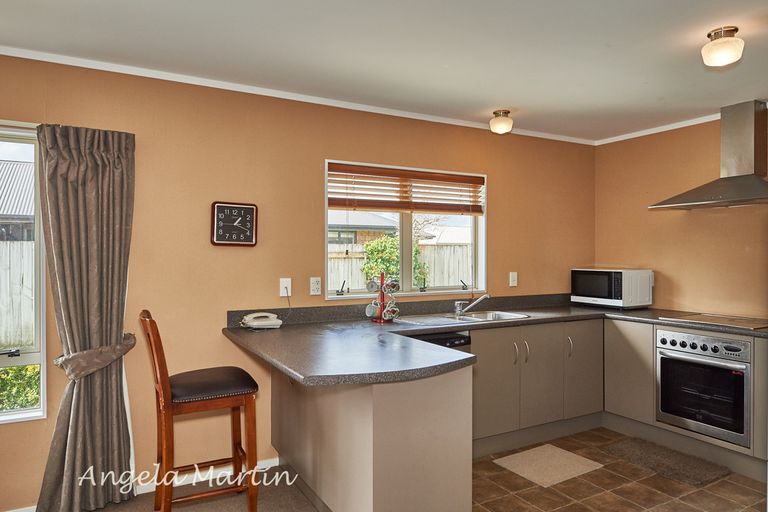 Photo of property in 18 Meridian Grove, Kelvin Grove, Palmerston North, 4414
