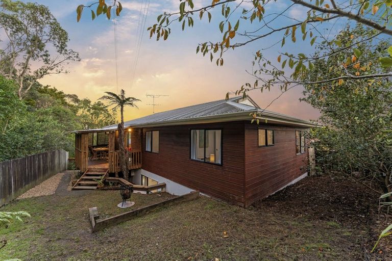 Photo of property in 2/18 Atlantis Place, Totara Vale, Auckland, 0629