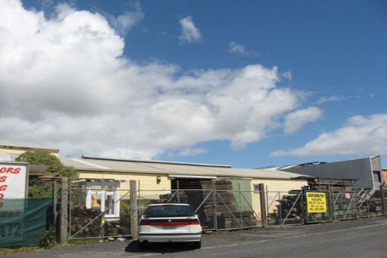 Photo of property in 201 Great South Road, Drury, 2113