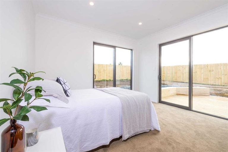 Photo of property in 22 Boocock Crescent, Orewa, 0931