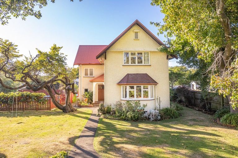 Photo of property in 15 Selwyn Crescent, College Estate, Whanganui, 4500