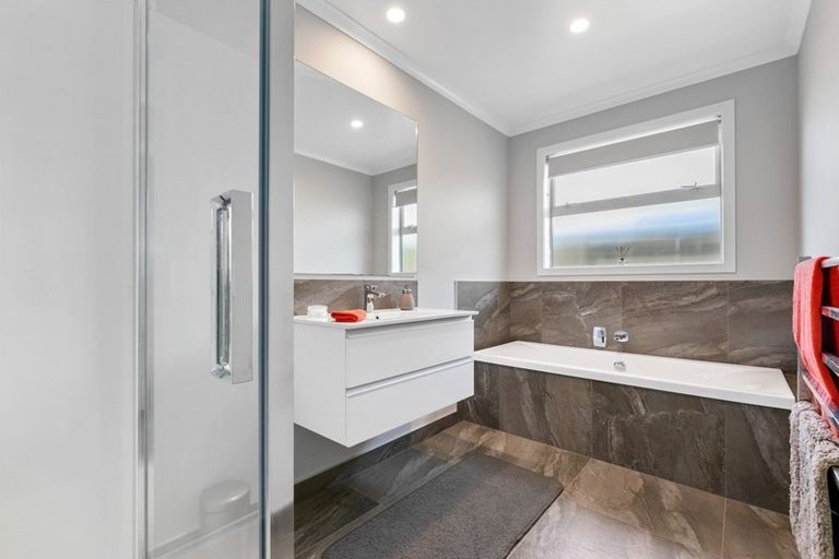 Photo of property in 34 Awatira Drive, Papamoa Beach, Papamoa, 3118