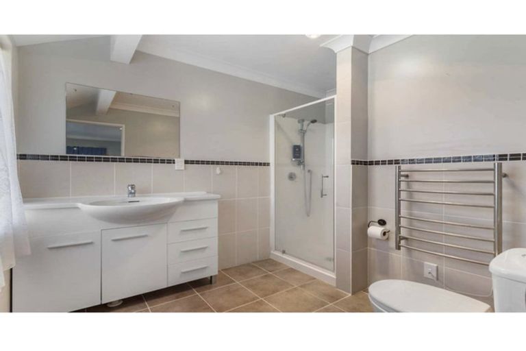 Photo of property in 8a Grassways Avenue, Pakuranga, Auckland, 2010